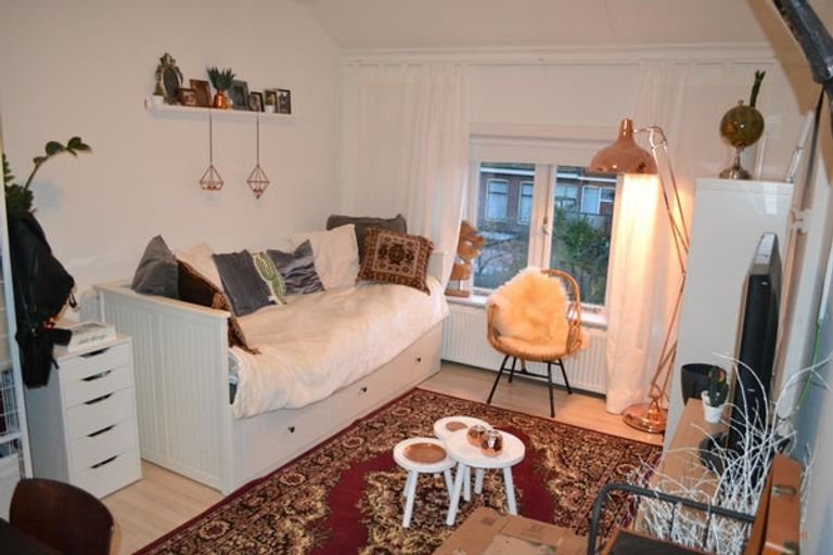 Bright room (A++) with private bathroom in Helpman - Image 1