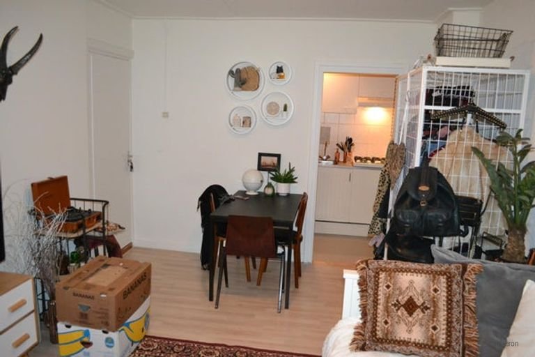 Bright room (A++) with private bathroom in Helpman - Image 6