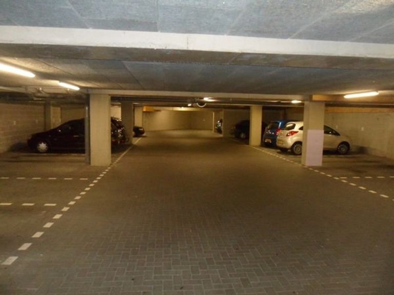 Bright apartment with winter garden - Image 18