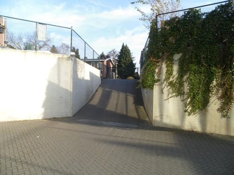 Bright apartment with winter garden - Image 19