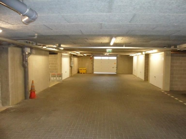 Bright apartment with winter garden - Image 17