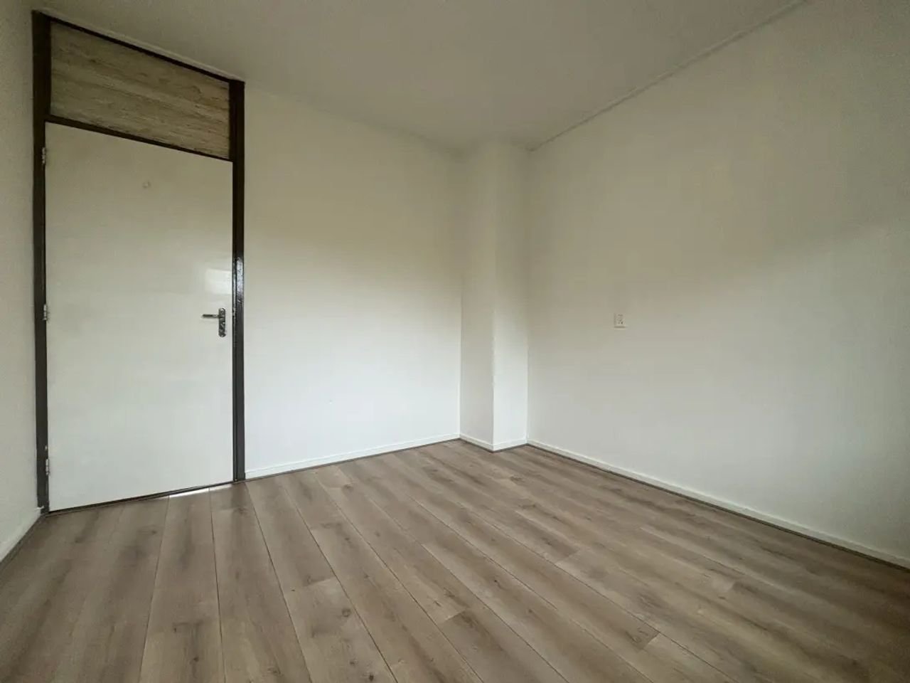 Bright 3-room apartment with balcony in IJsselmonde - Image 4