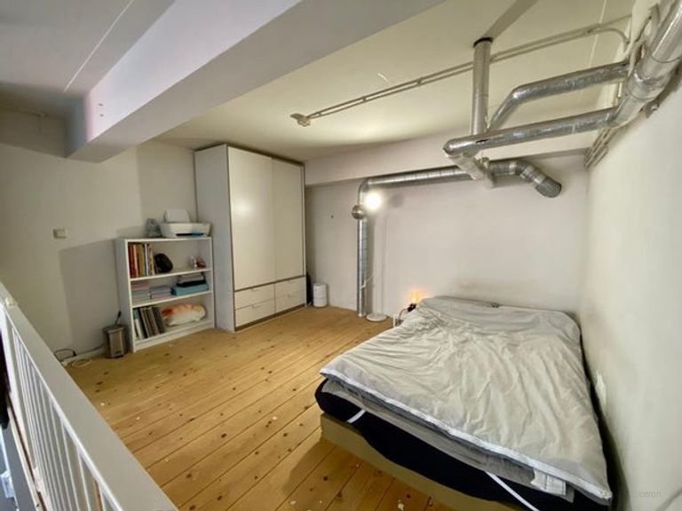Smartly laid-out studio with mezzanine near the Grote Markt - Image 4