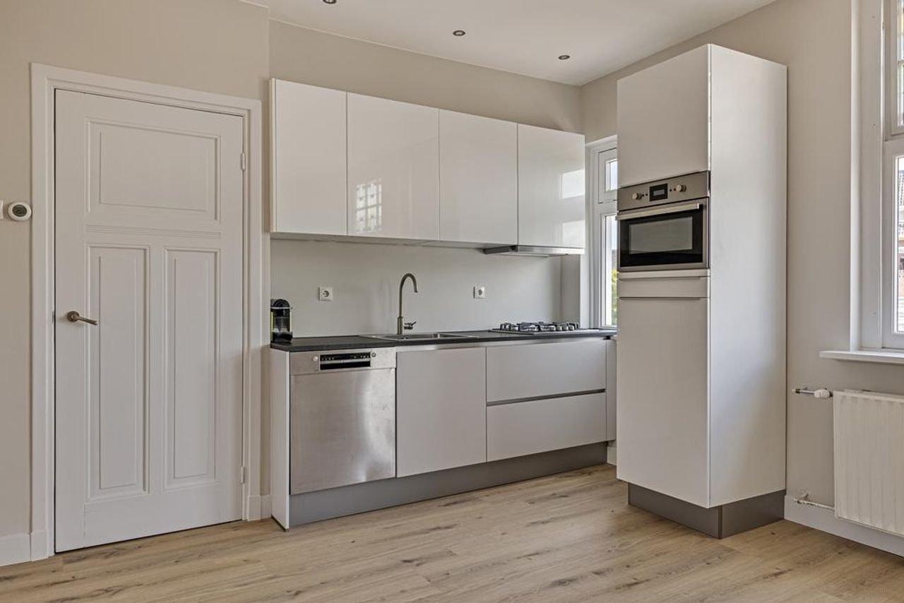 1930s apartment with energy label A near the station - Image 4