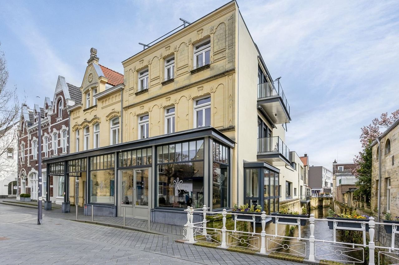 Luxury loft with private elevator and garage in Valkenburg - Image 1