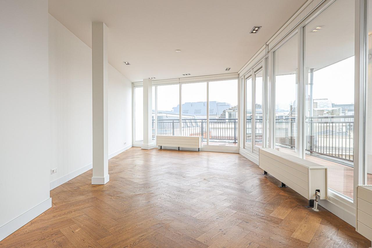 Licht 3-kamer appartement met balkon bij de Dam - Afbeelding 5