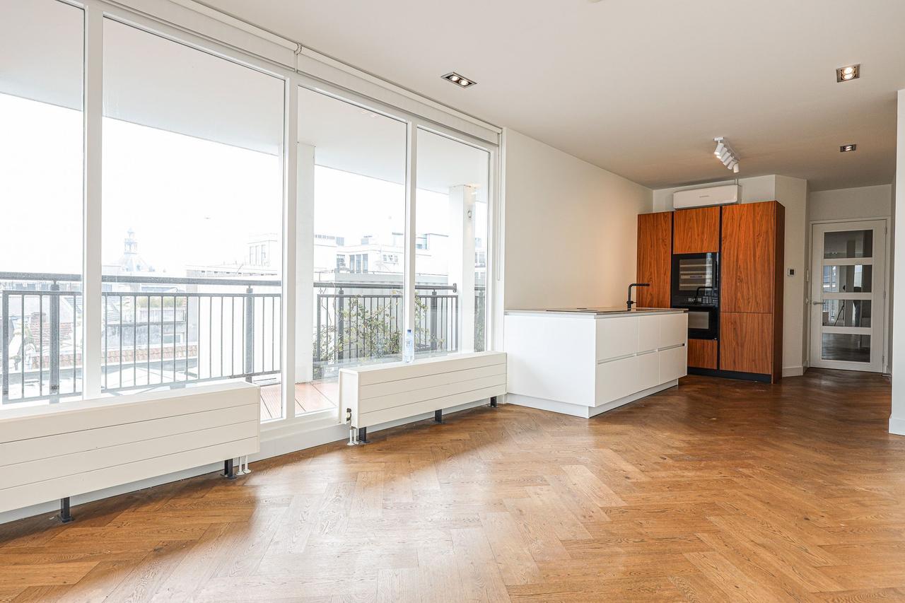 Licht 3-kamer appartement met balkon bij de Dam - Afbeelding 3