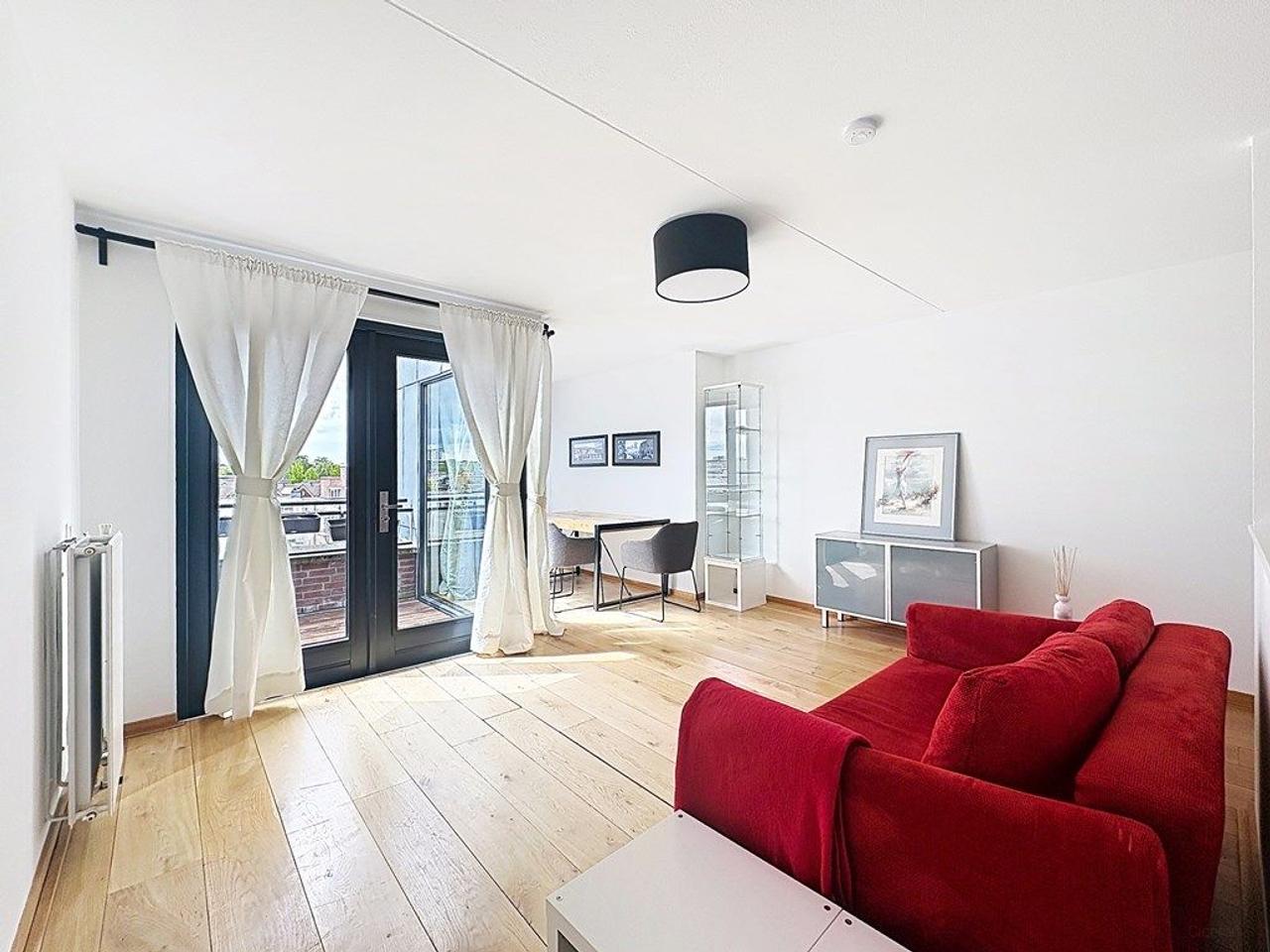 Bright Apartment with City Views - Image 2