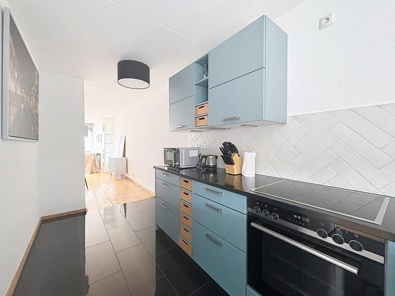 Bright Apartment with City Views - Image 5