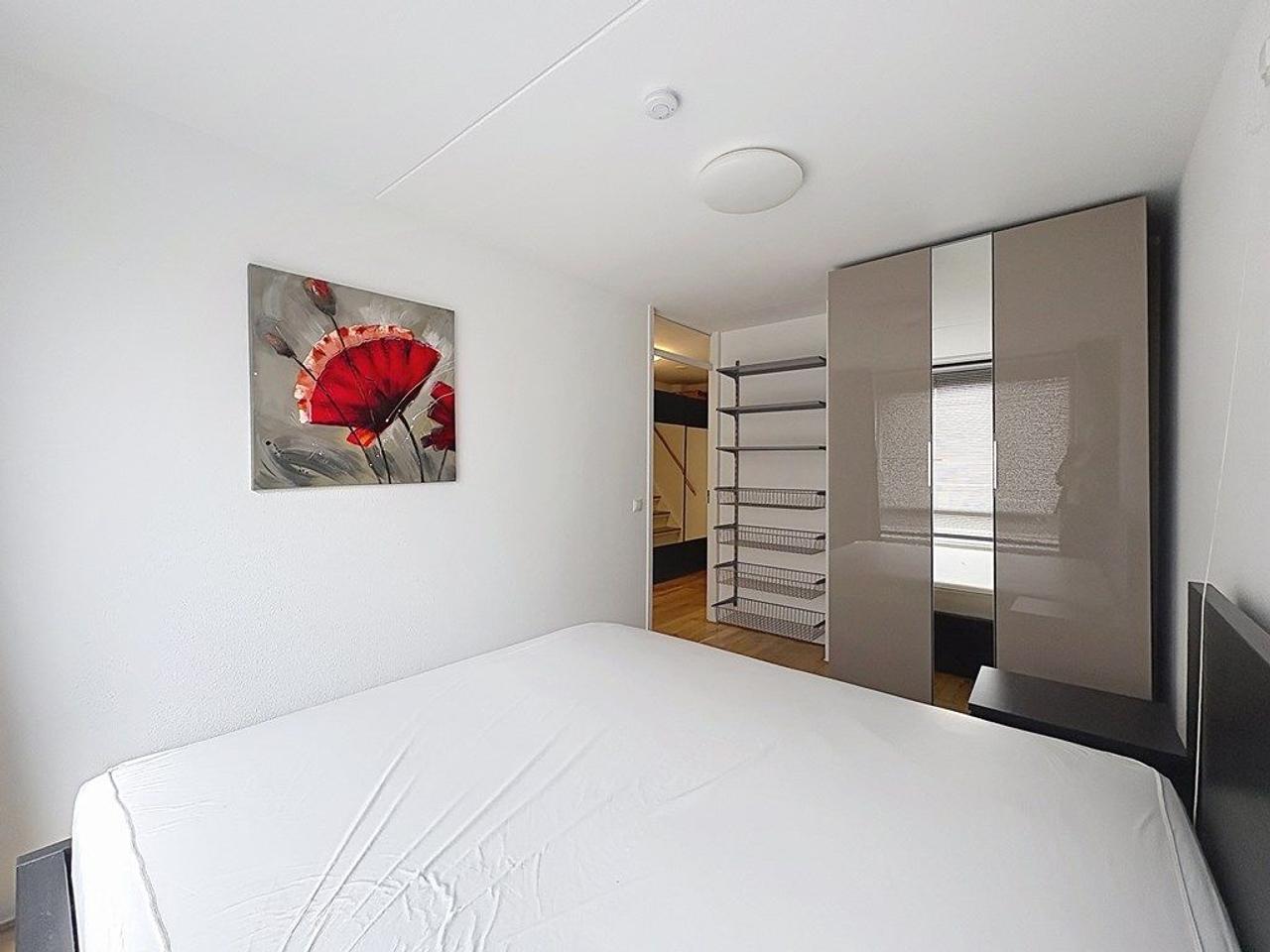 Bright Apartment with City Views - Image 7