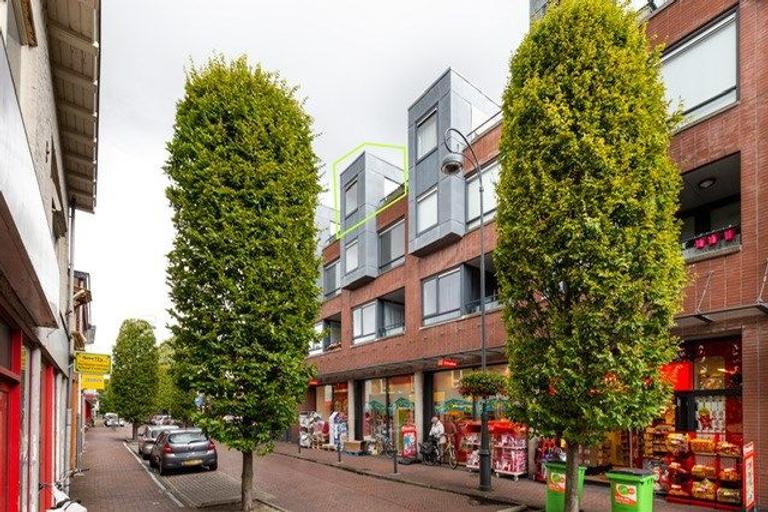 Bright Apartment with City Views - Image 1