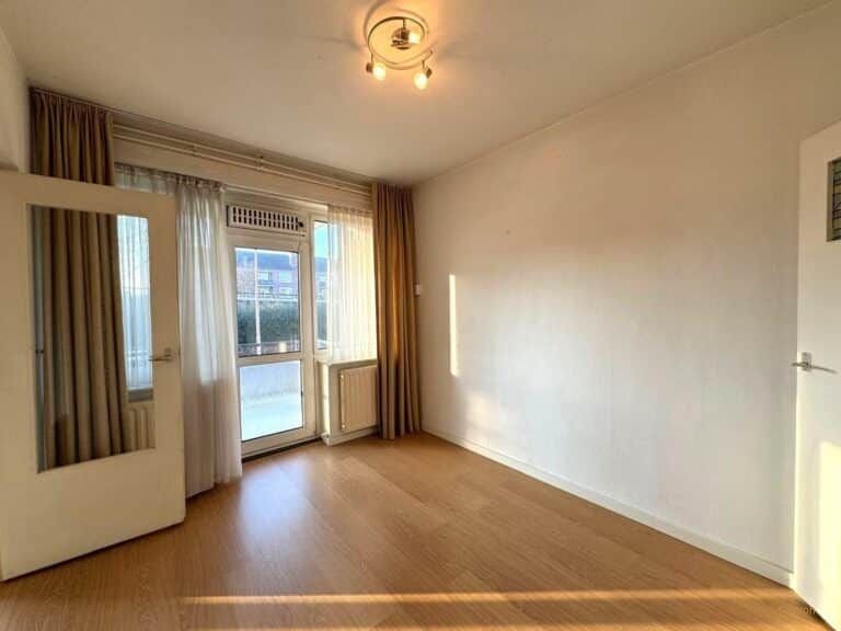 69 m² Apartment with Large Garden - Image 5