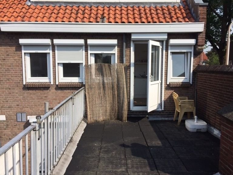 25m² Studio with private roof terrace in Tilburg - Image 9