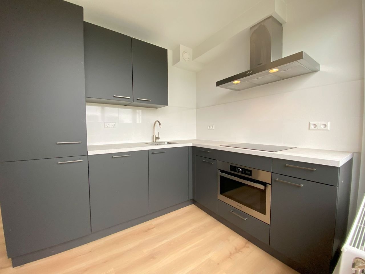 2-bedroom apartment with full-width balcony - Image 6