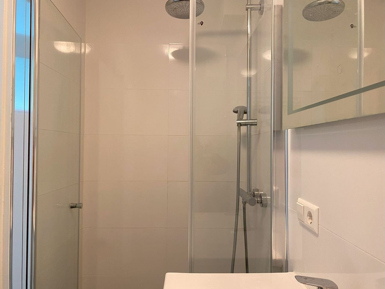 2-bedroom apartment with full-width balcony - Image 9