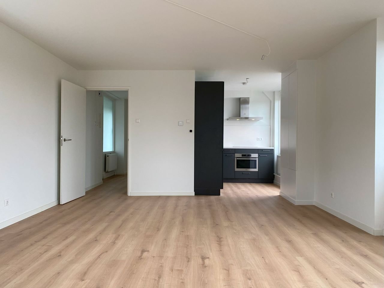 2-bedroom apartment with full-width balcony - Image 4