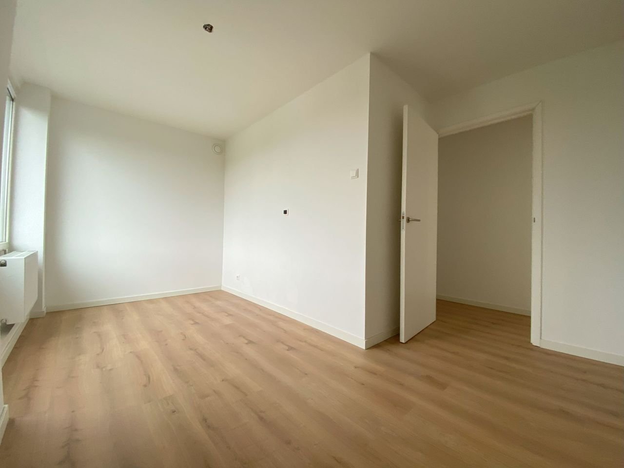 2-bedroom apartment with full-width balcony - Image 15