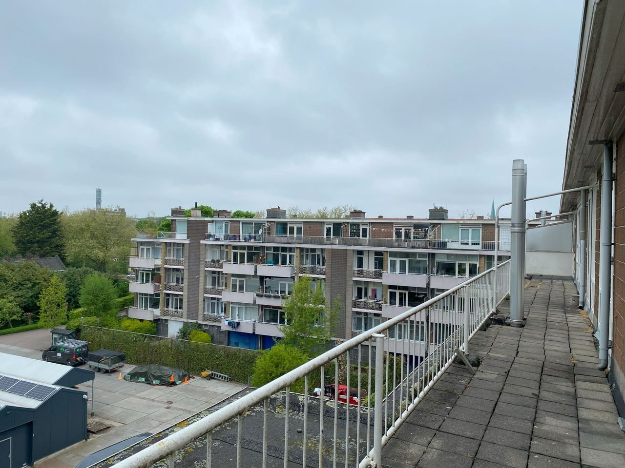 2-bedroom apartment with full-width balcony - Image 17