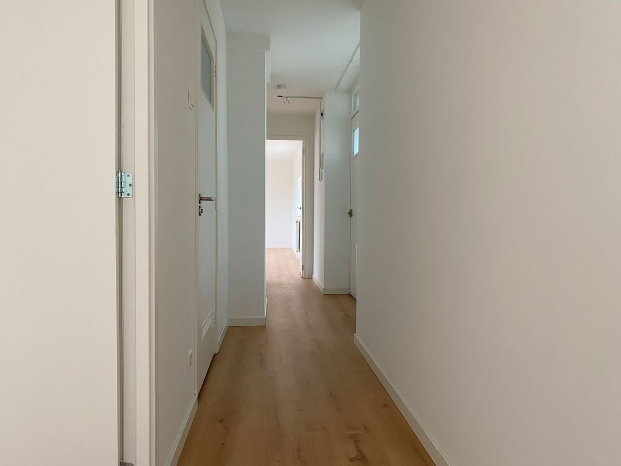 2-bedroom apartment with full-width balcony - Image 8