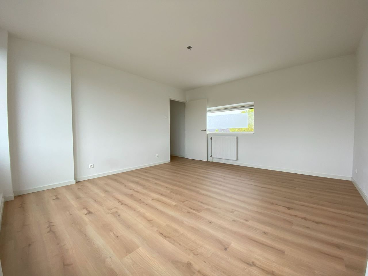 2-bedroom apartment with full-width balcony - Image 13