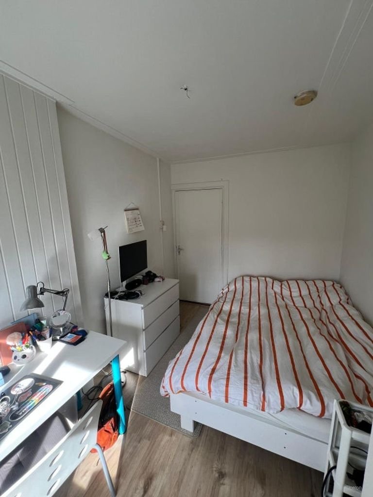 Bright room with balcony in Helpman - Image 1