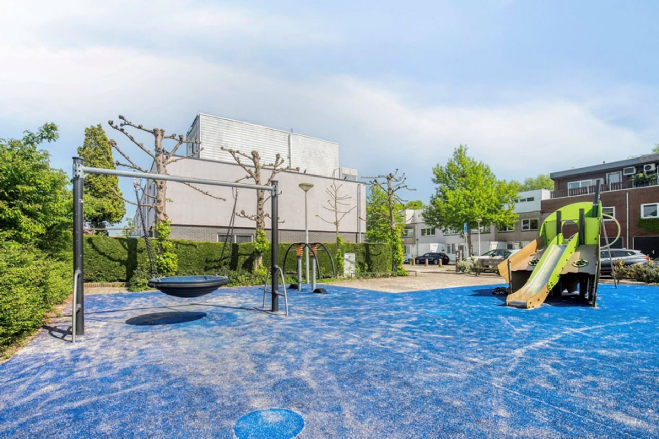 Huis aan het water in Oostzanerwerf - Afbeelding 2