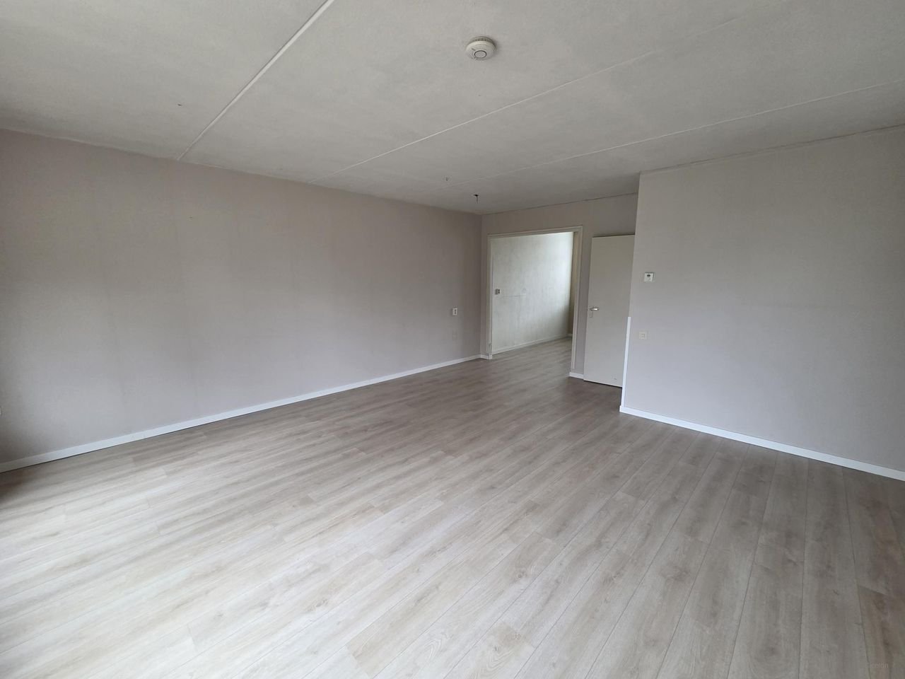 Geschakelde woning van 116 m² met grote tuin - Afbeelding 3