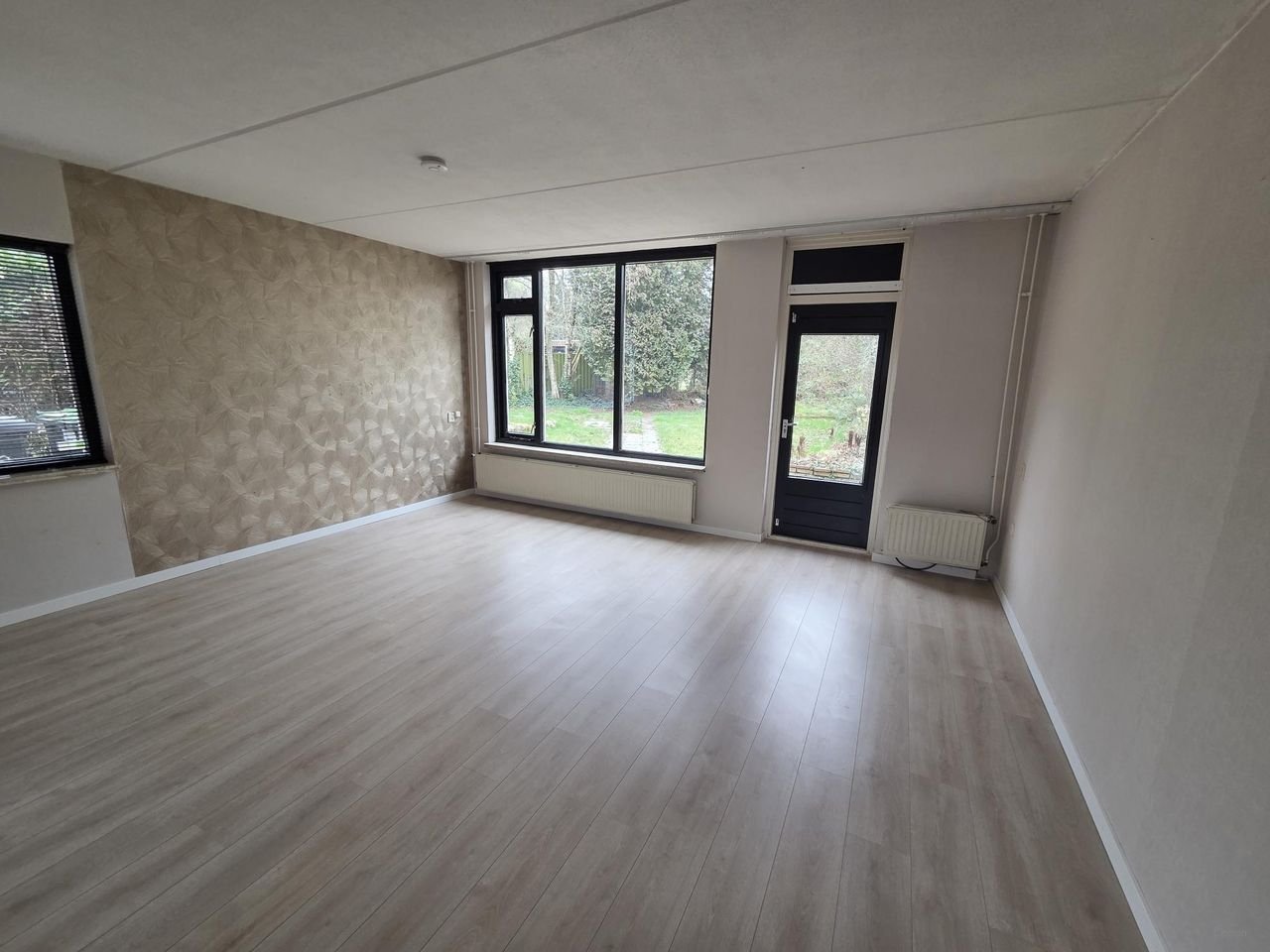 Geschakelde woning van 116 m² met grote tuin - Afbeelding 4