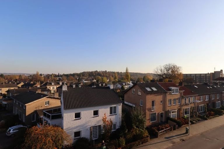 Gerenoveerd appartement aan het Jekerdal met 27m2 terras - Afbeelding 12