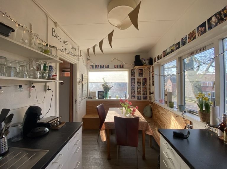 Room with private bathroom and garden - Image 8