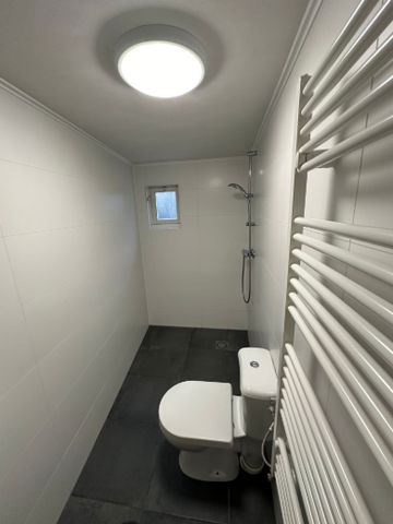 Room with private bathroom and garden - Image 5