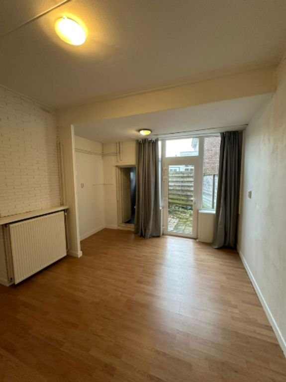 Room with private bathroom and garden - Image 2