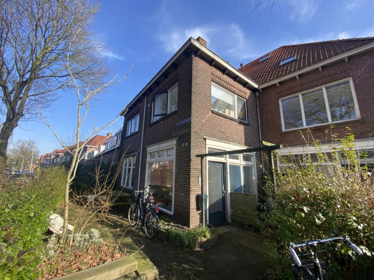 Room with private bathroom and garden - Image 1