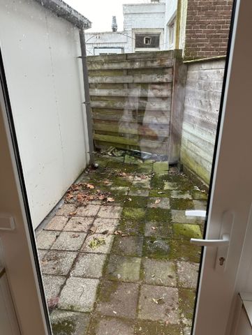 Room with private bathroom and garden - Image 6