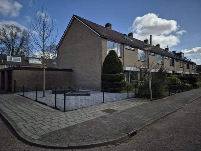 Hoekwoning met garage en grote tuin in Maarn - Afbeelding 2