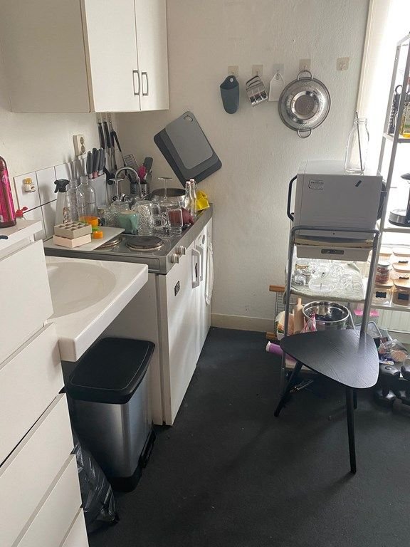 Student room with private kitchenette near Arnhem Central Station - Image 5