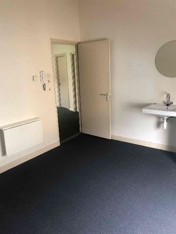 Student room with private kitchenette near Arnhem Central Station - Image 3