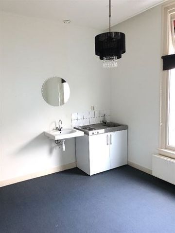 Student room with private kitchenette near Arnhem Central Station - Image 2