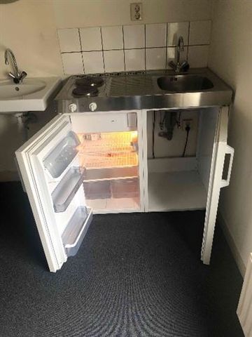 Student room with private kitchenette near Arnhem Central Station - Image 4