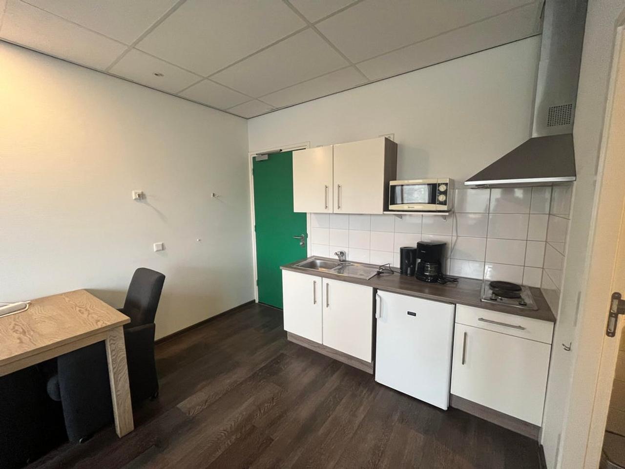 Furnished Studio Directly Opposite the Station - Image 1