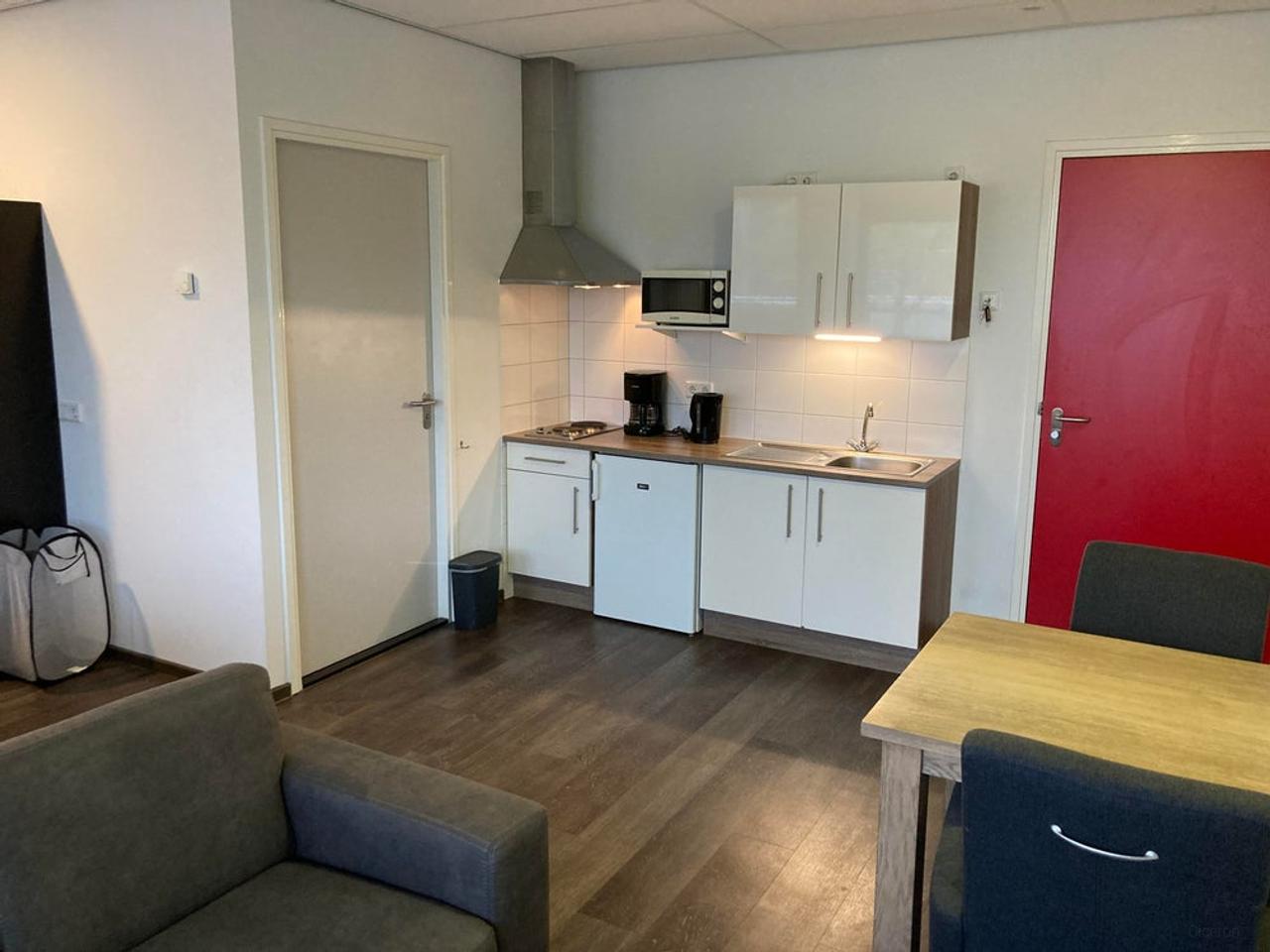Gemeubileerde studio tegenover station - Afbeelding 3