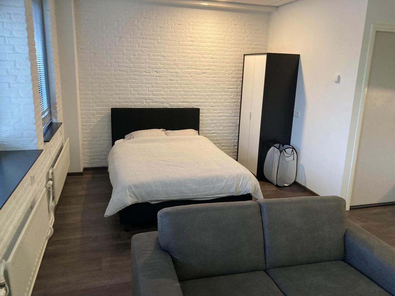 Gemeubileerde studio tegenover station - Afbeelding 4