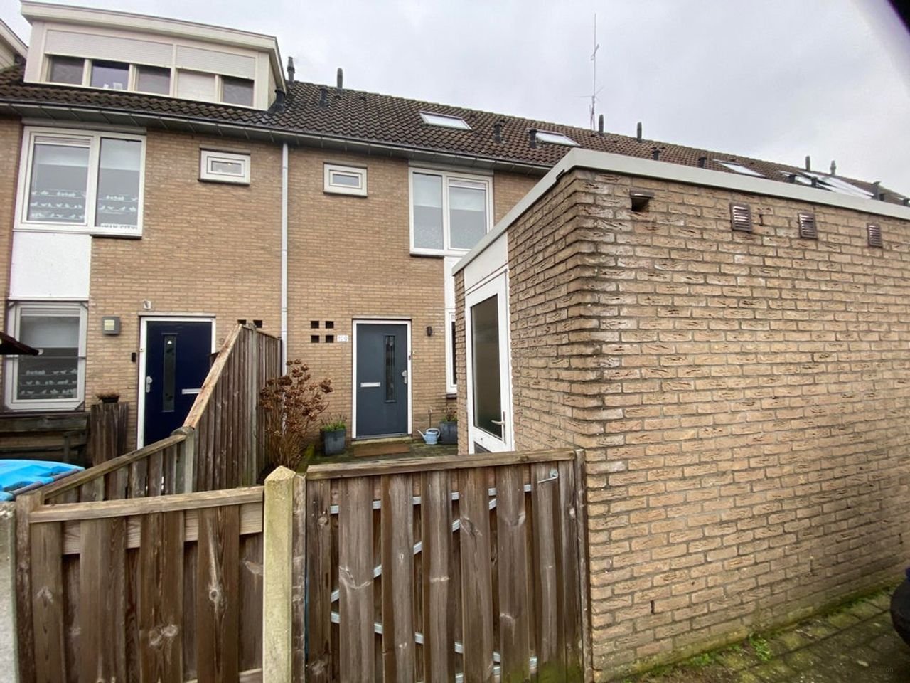 Terraced house of 94 m² with garden in Boekelo - Image 1