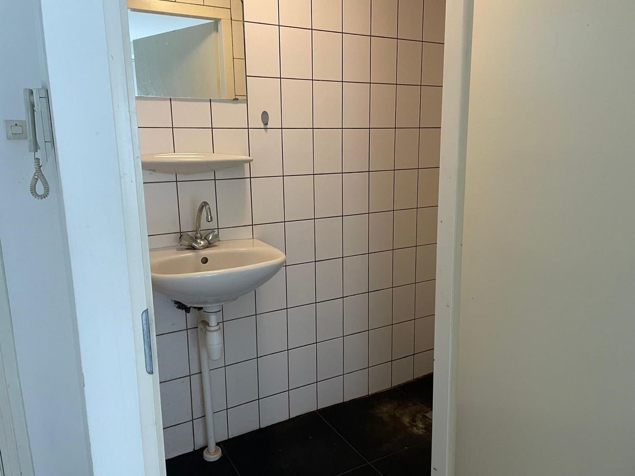 Room (18m²) with private bathroom in Groningen city center - Image 4