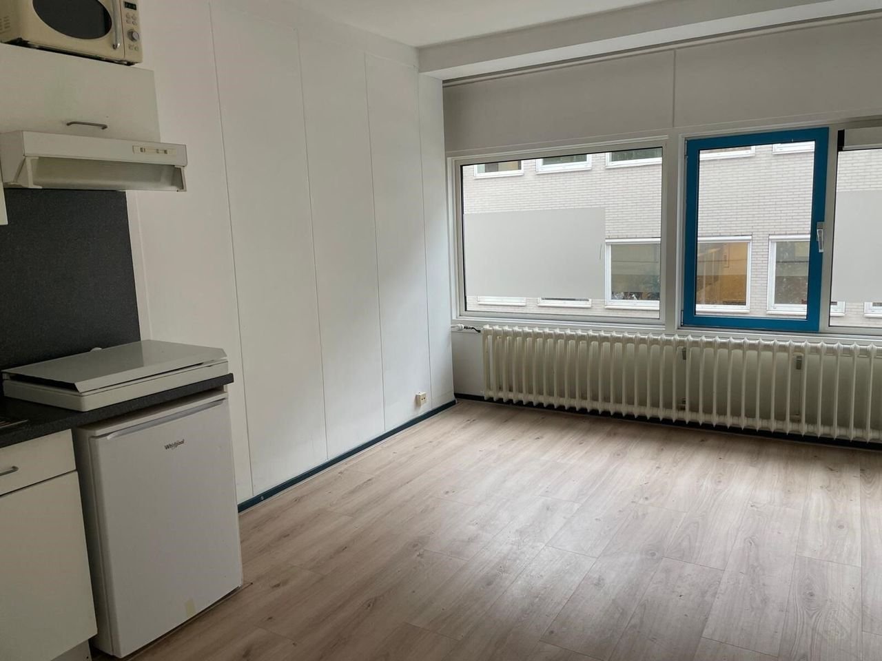Room (18m²) with private bathroom in Groningen city center - Image 2
