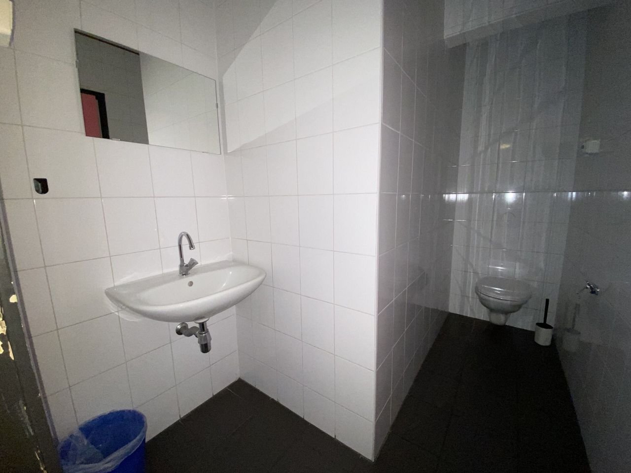 Room (18m²) with private bathroom in Groningen city center - Image 7