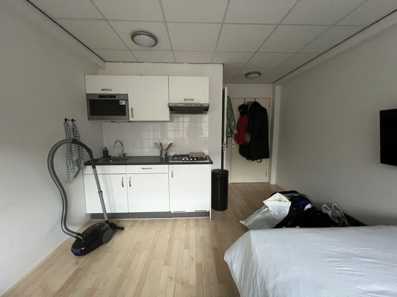 17 m² room with private kitchen in the heart of Groningen - Image 5
