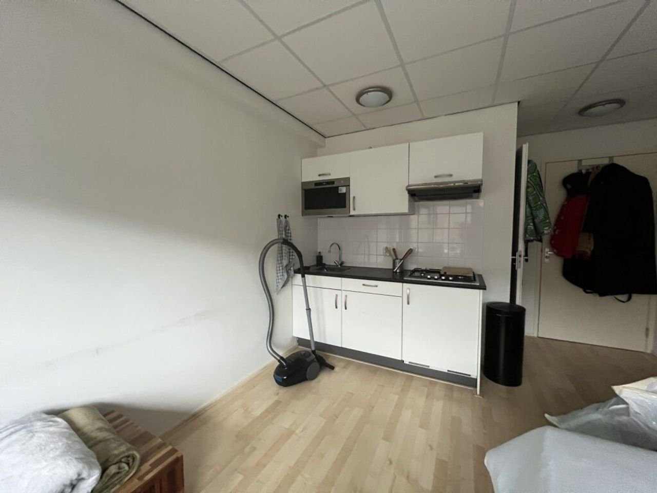 17 m² room with private kitchen in the heart of Groningen - Image 4