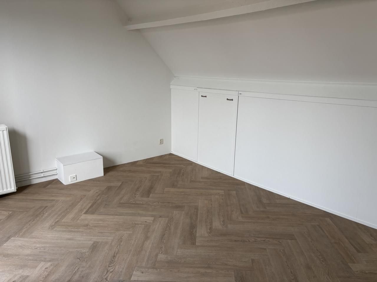 Renovated 3-story apartment in Voorburg - Image 16
