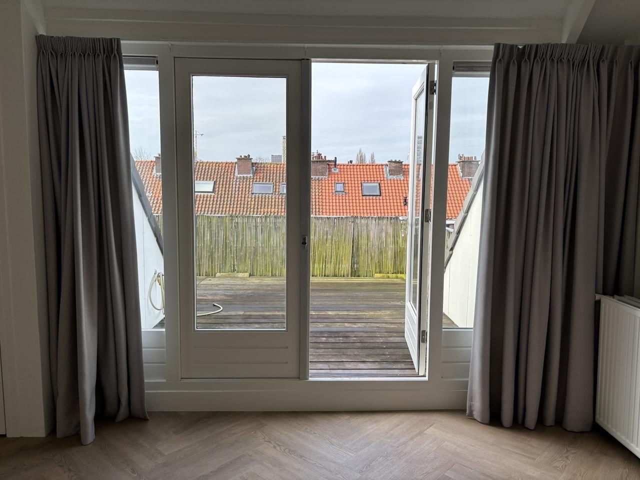 Renovated 3-story apartment in Voorburg - Image 19